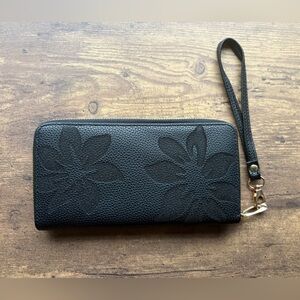 NWOT Elegant Black Floral Wristlet Wallet